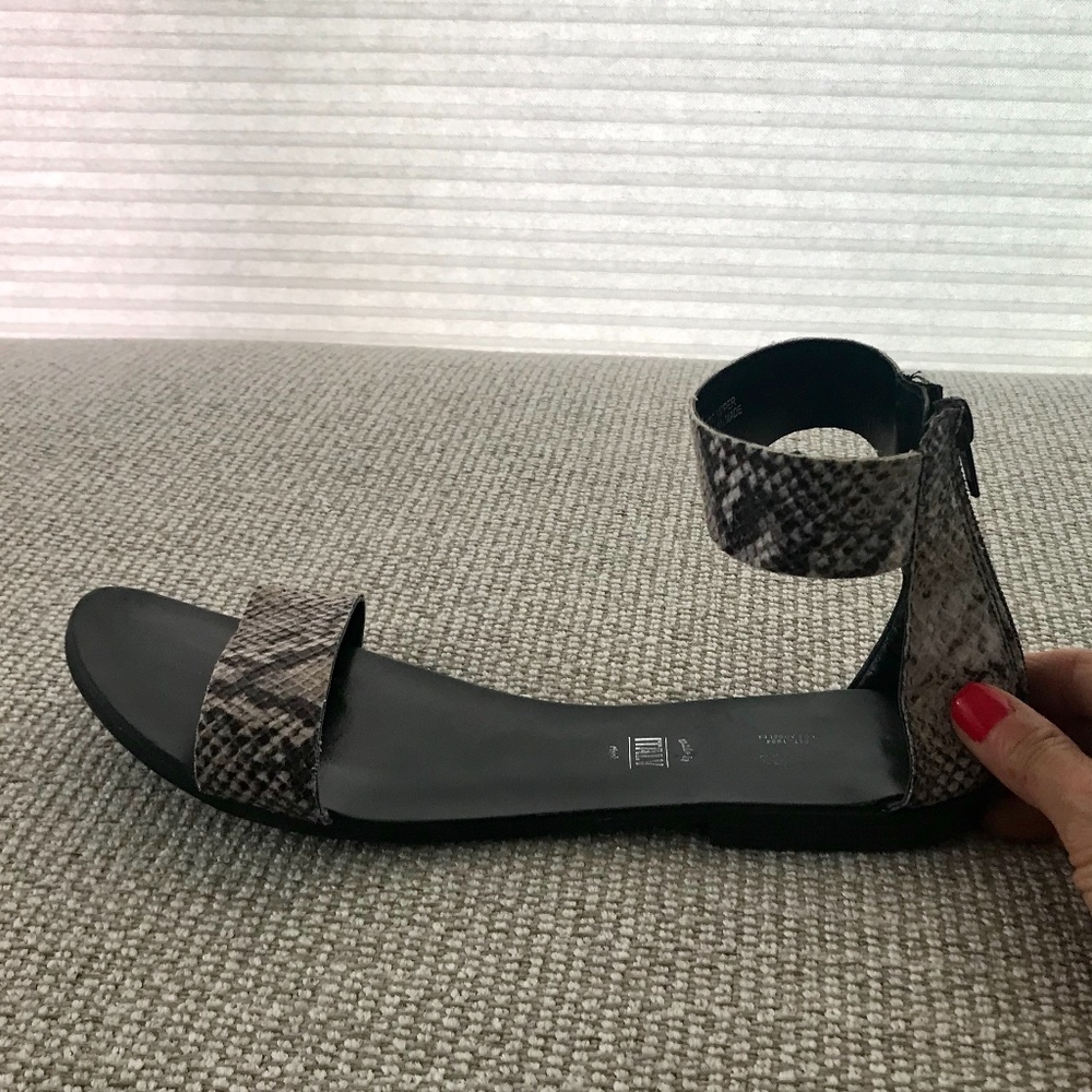 Seychelle sandals size 8.5
